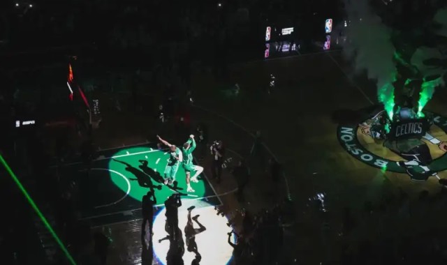 双J归位！凯尔特人晒杰伦-布朗塔图姆合影：波士顿是最棒的