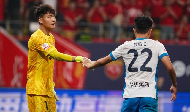 开云体育网址-深圳记者辟谣杨希加盟新鹏城：是加盟上海海港，静等海港官宣