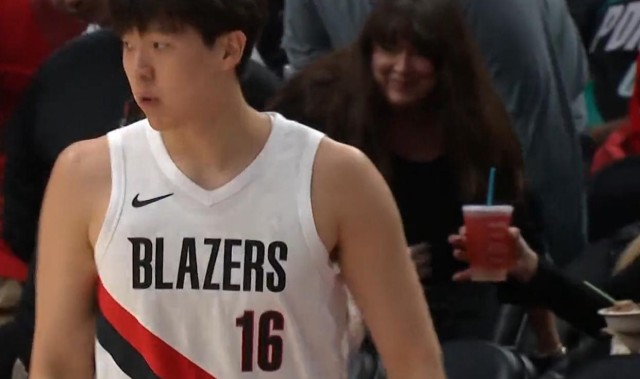 开云-31分生涯新高！杨瀚森迎来赴美最强一战，这可是新亚洲第一中锋！