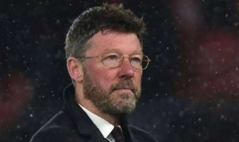 开云下载-今日趣图：曼联先斩英超前2后斩足总杯冠军 月最佳魔咒？不存在！